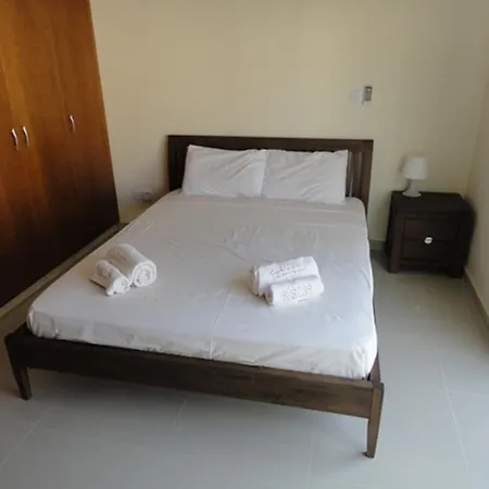 Menelaos Villas * Παραλίμνι