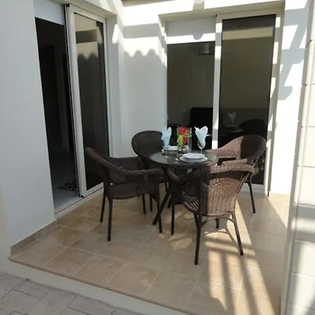 Menelaos Villas Βίλα