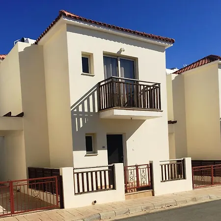 Menelaos Villas Παραλίμνι